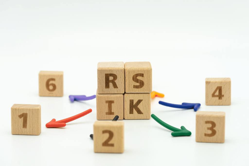 Diversifying reduces risk - risk spelled out in blocks with arrows leading away to 6 blocks with numbers 1-6